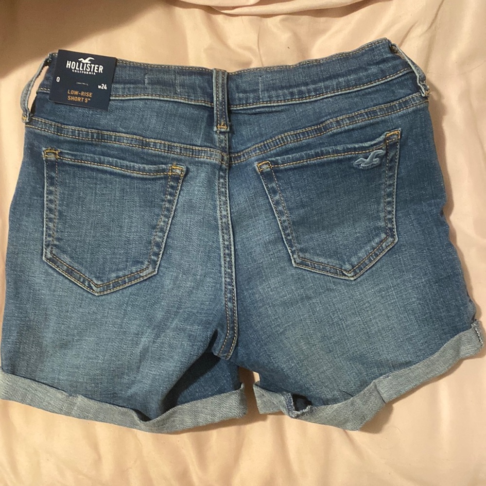 Brand new Hollister low-rise 5 inch short